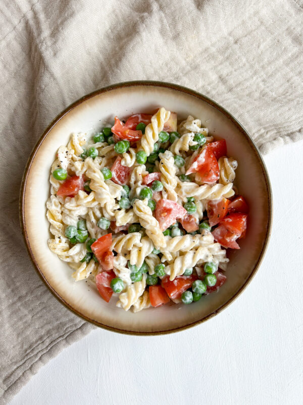 Pasta med ricotta, ærter, tomat