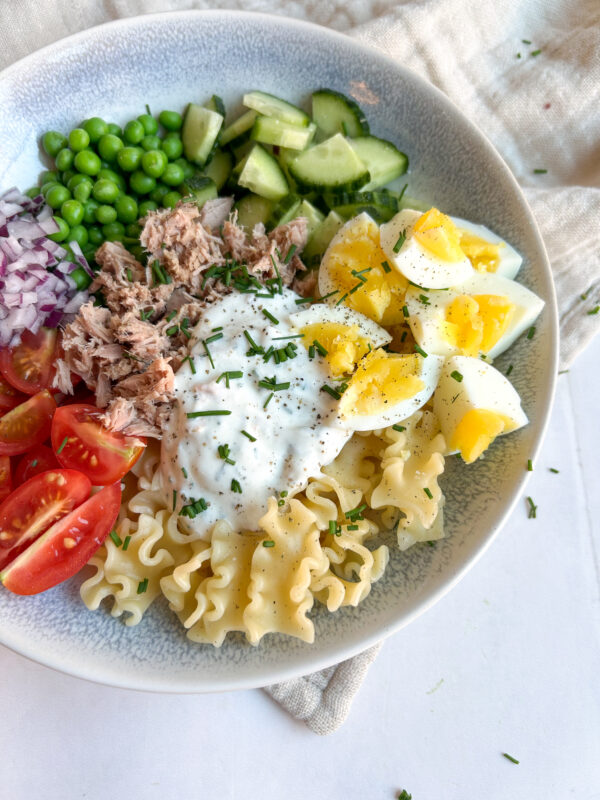 pastasalat med tun og æg