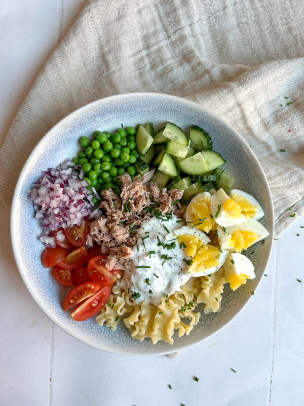 pastasalat med tun og æg
