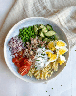 pastasalat med tun og æg