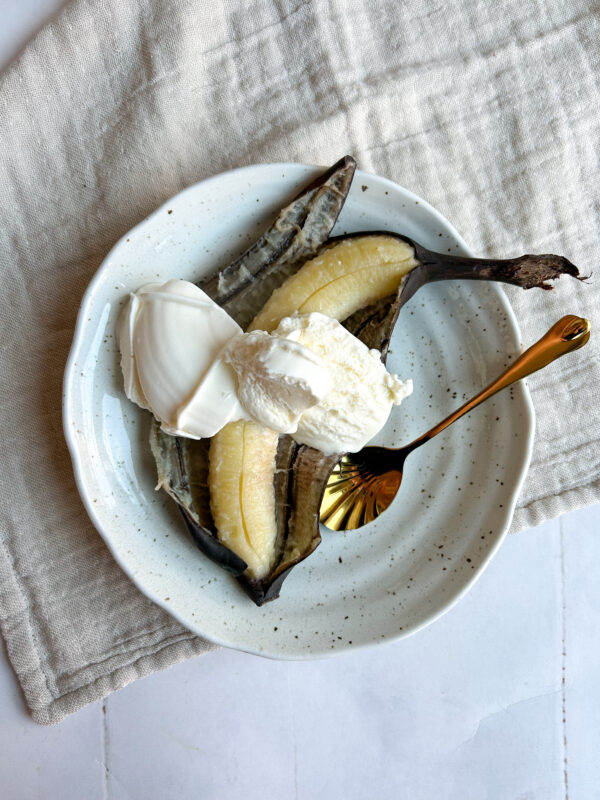 sund hjemmelavet snack: banan med vaniljeis