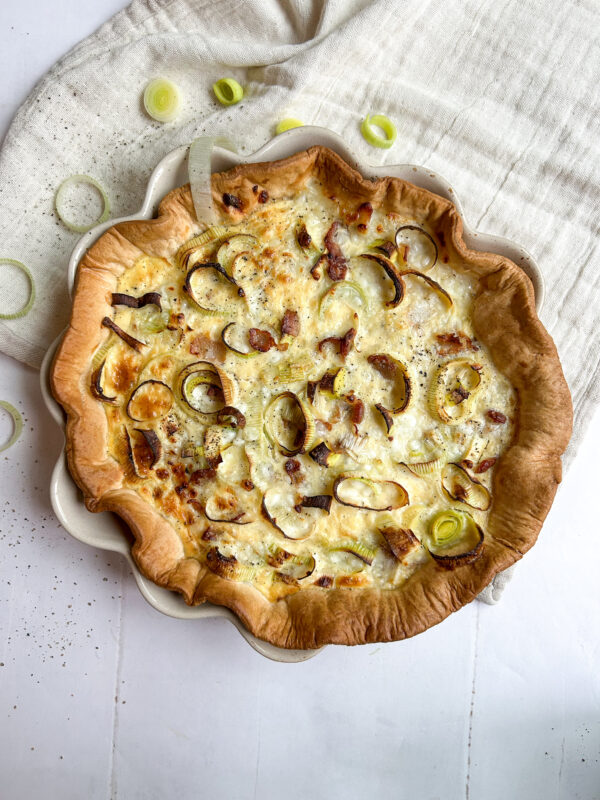 Tærte med hytteost, porre og bacon