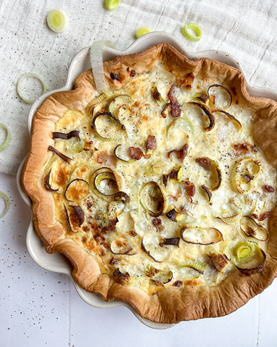 Tærte med hytteost, porre og bacon
