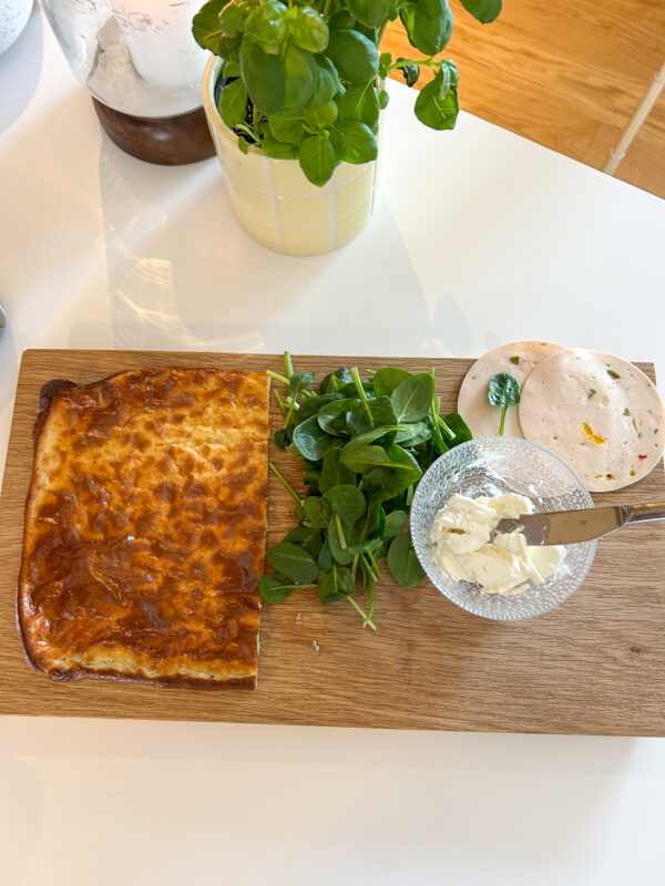 Fladbrød med hytteost